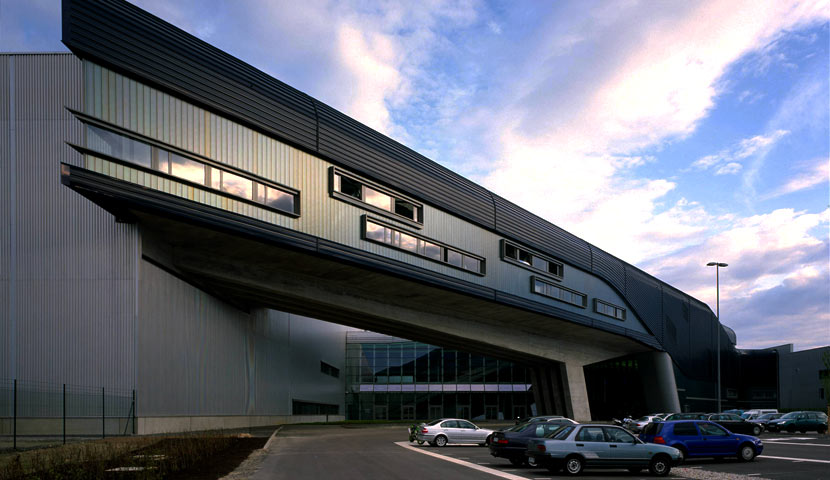 ساختمان مرکزی BMW در لایپزیگ  آلمان
