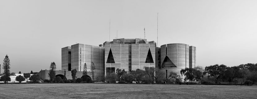 نمای مدرن ساختمان مجلس ملی بنگلادش