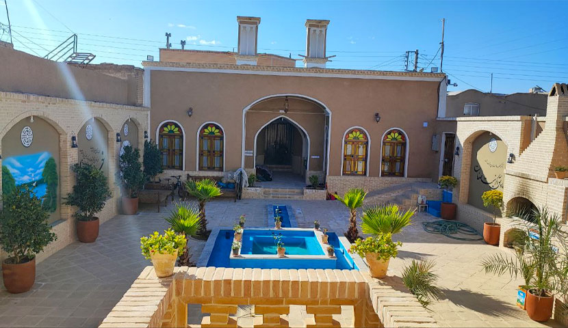 طراحی حیاط اقامتگاه بومگردی