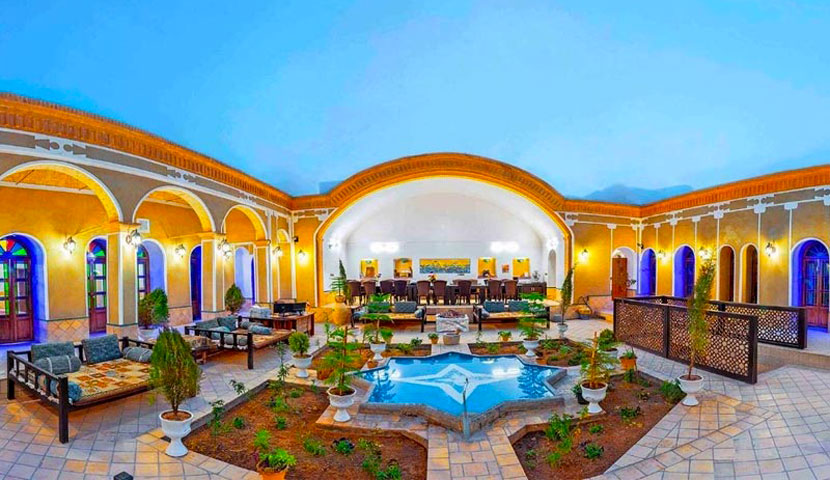 طراحی حیاط اقامتگاه بومگردی