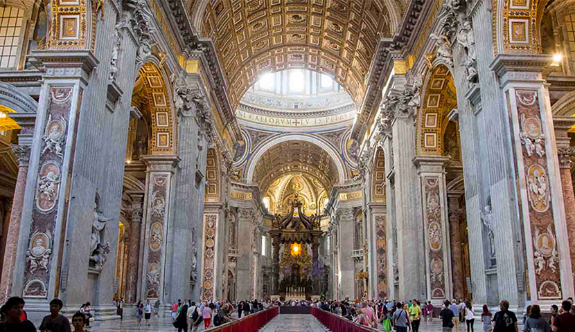 داخل کلیسای باروک