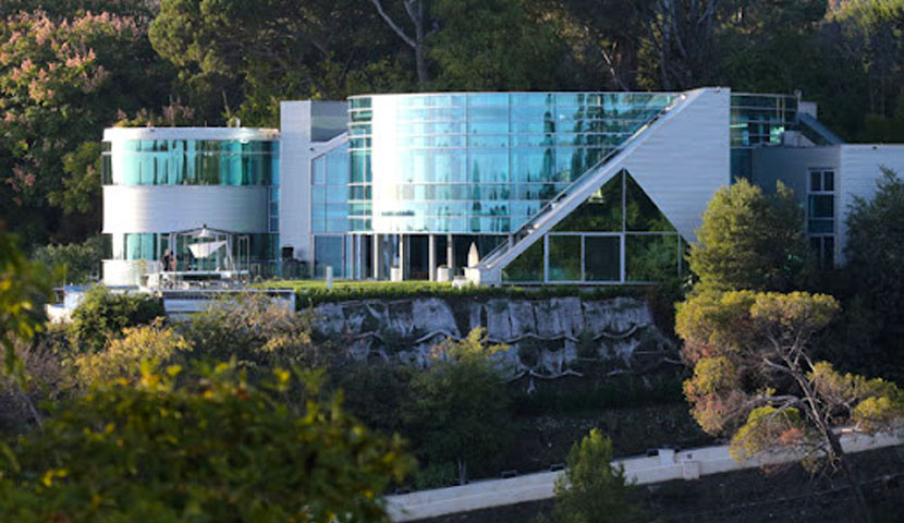 خانه شیشه ای جاستین بیبر