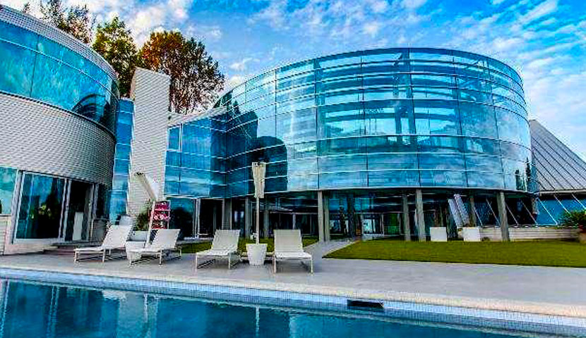 خانه شیشه ای جاستین بیبر