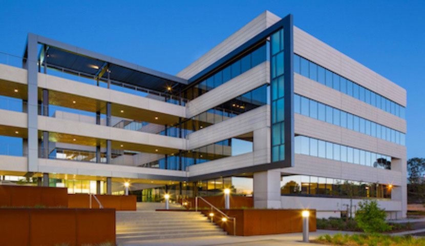 نورپردازی در ساختمان اداری کارخانه