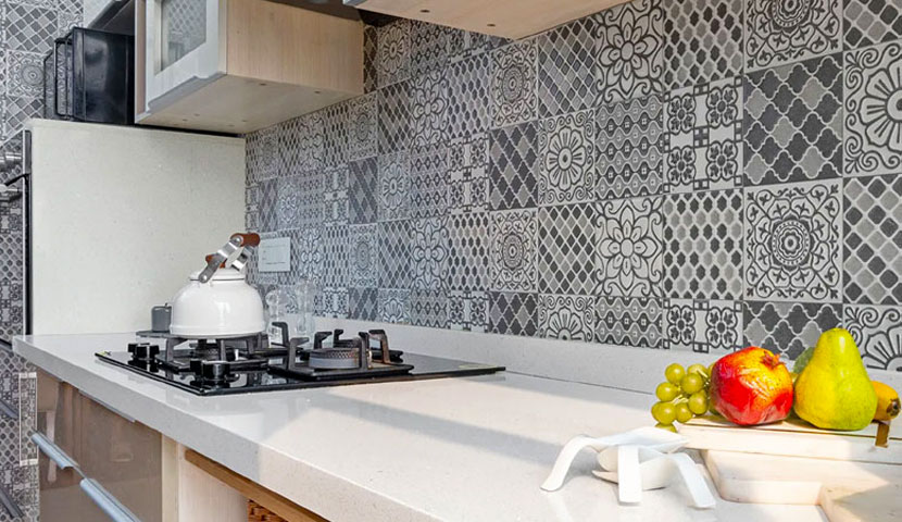 بازسازی دیوار آشپزخانه قدیمی