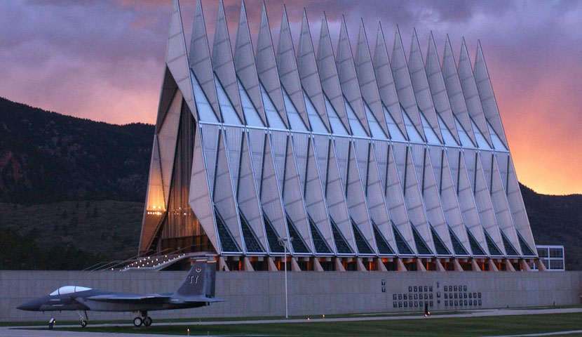 طراحی نمای مدرن کلیسای نیروی هوایی آمریکا