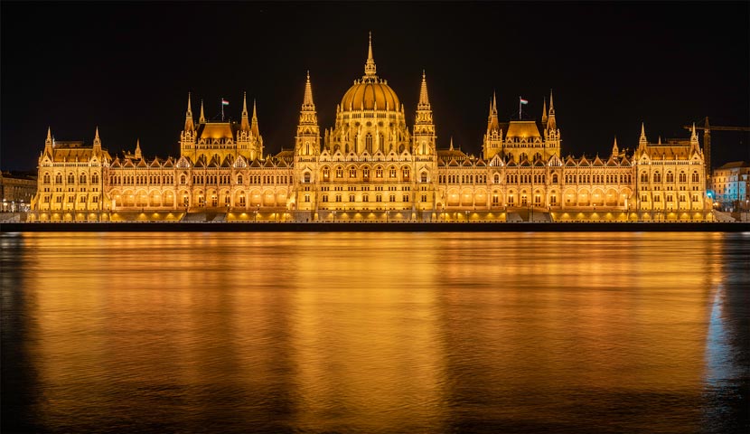 نمای کلاسیک ساختمان پارلمان مجارستان