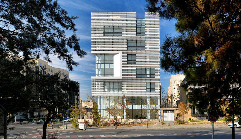 ساختمان اداری سفید