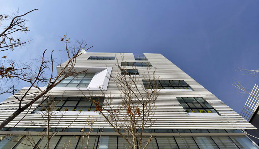 ساختمان اداری سفید