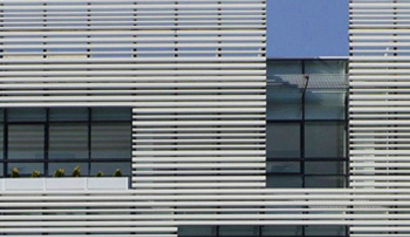 ساختمان اداری سفید