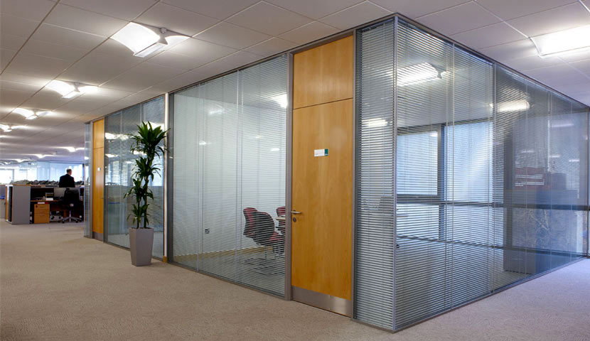 طراحی دفترکار شیشه ای