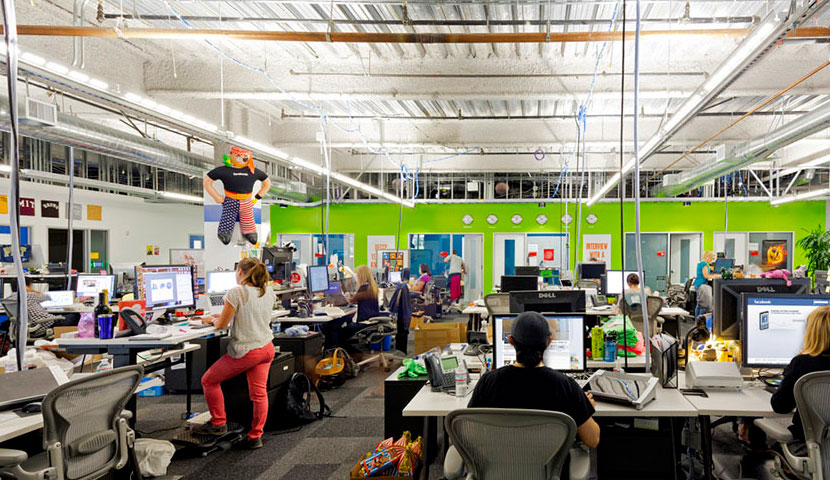 طراحی دفترکار مرکزی فیسبوک