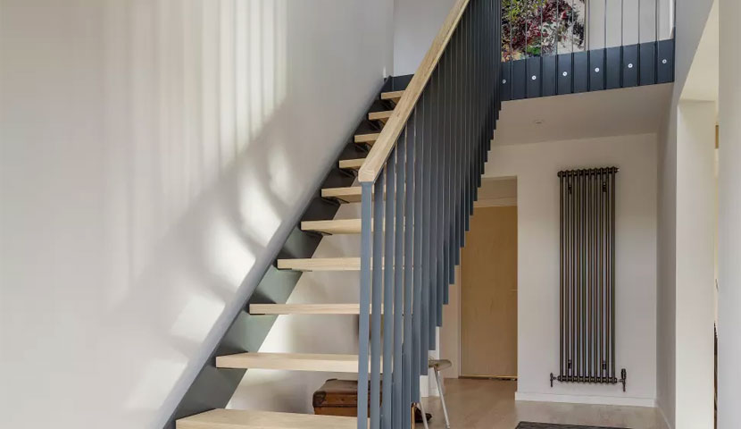 طراحی راه پله ترکیب فلز با چوب ساختمان