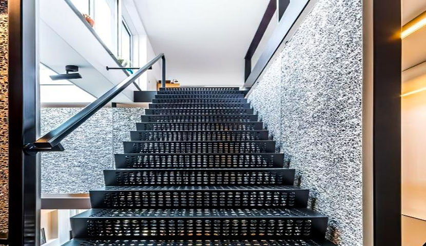 طراحی راه پله فلزی ساختمان صنعتی