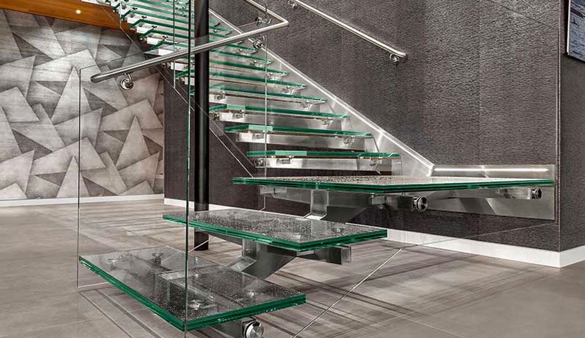 طراحی شیشه ای راه پله ساختمان