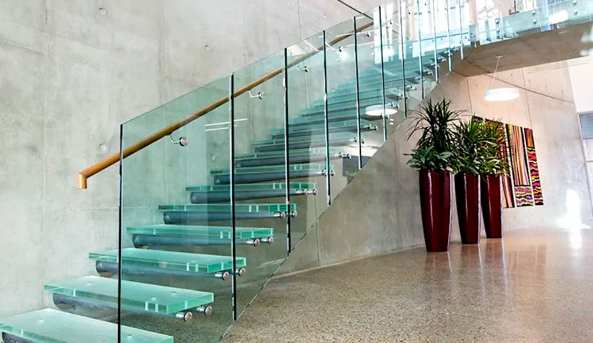 طراحی شیشه ای راه پله ساختمان