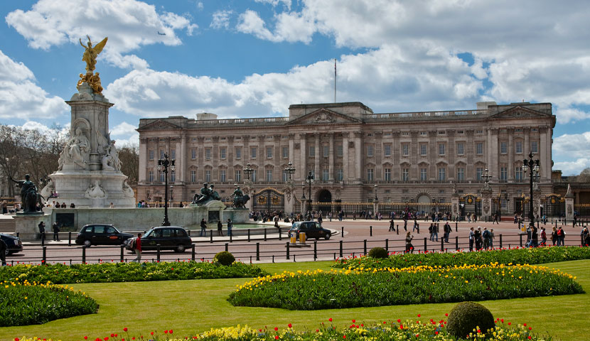 کاخ باکینگهام در انگلستان