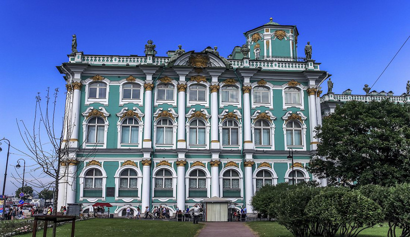 نمای کاخ زمستانی سن پترزبورگ