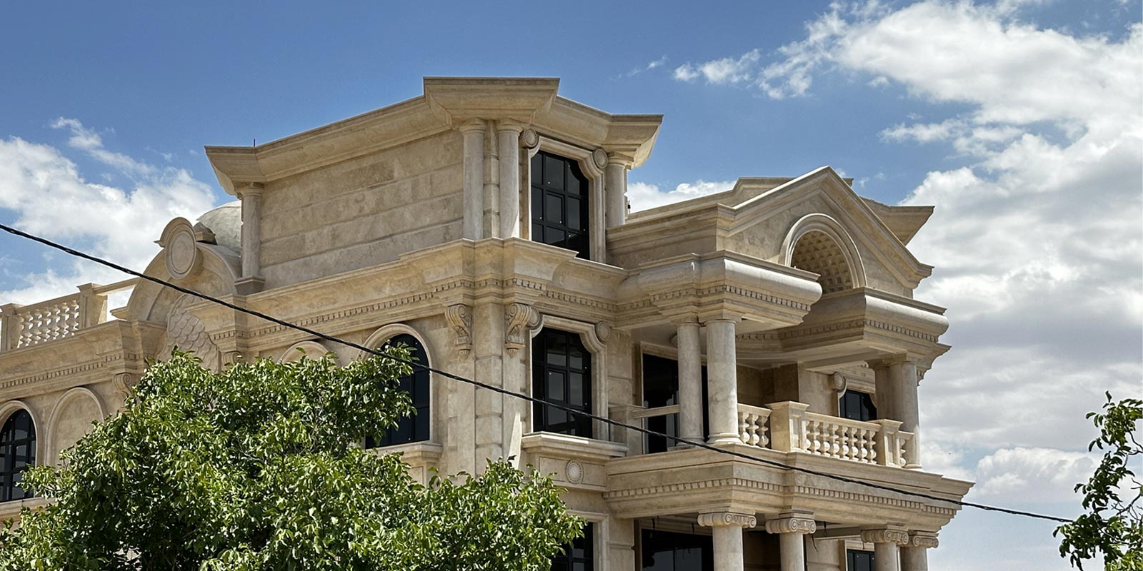 طراحی ویلای کلاسیک کرکس کوه