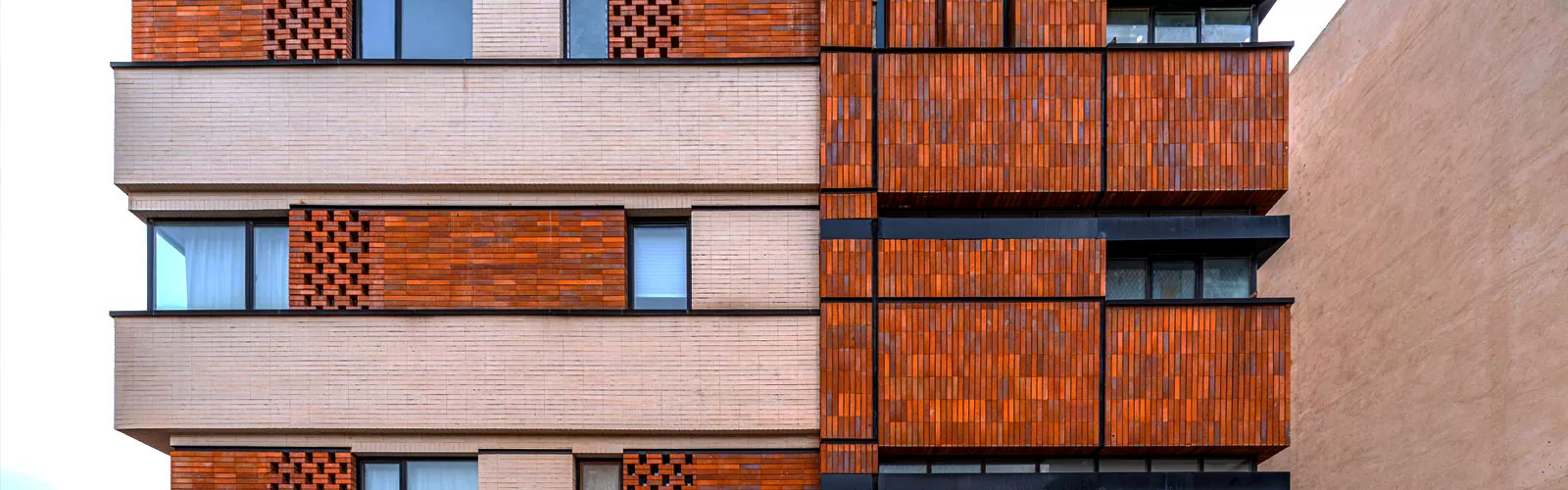 طراحی نما مدرن آپارتمان فرح آبادی